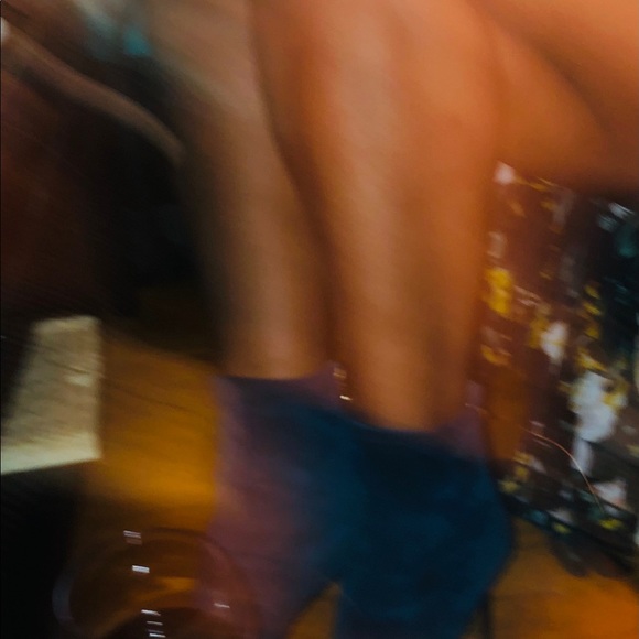 Meet your Posher, Dee-dee - Picture 7 of 13